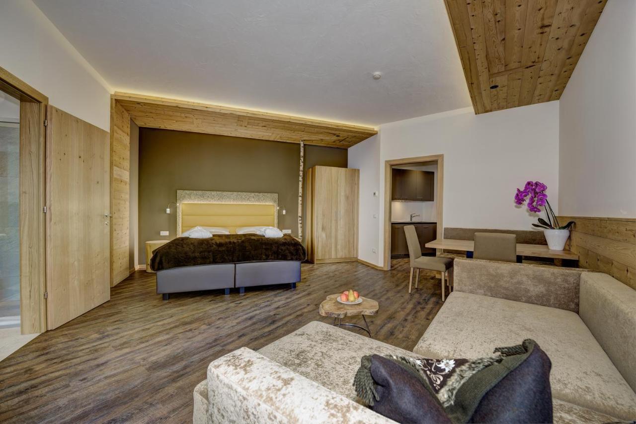 Wiesenhof Gardenresort San Leonardo in Passiria Habitación foto